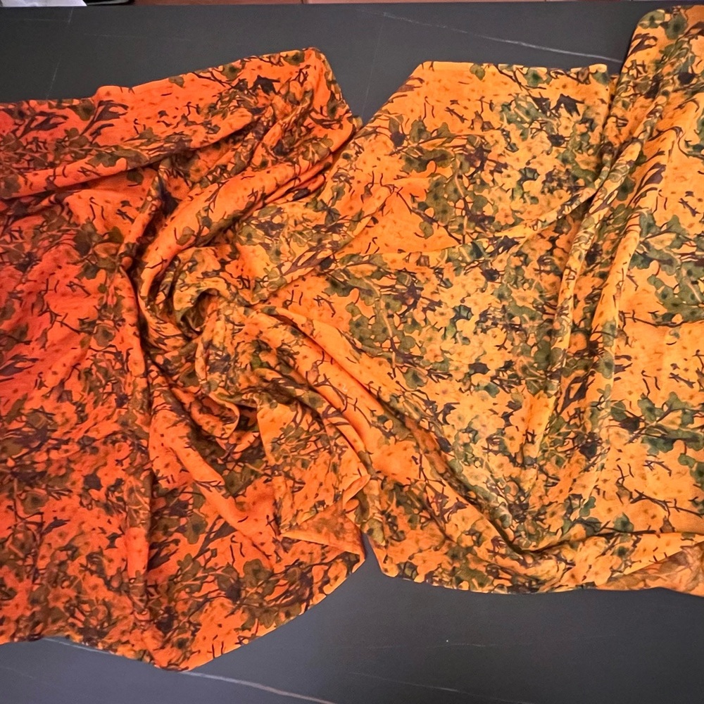 Floral wool scarf - Picture 4 of 11